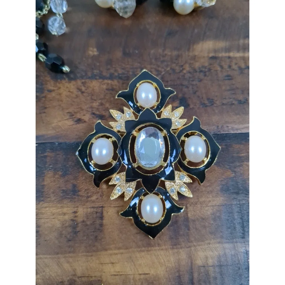 Beaded Bib Style Necklace w Matching Clipon Earrings & Broach Black White & Gold